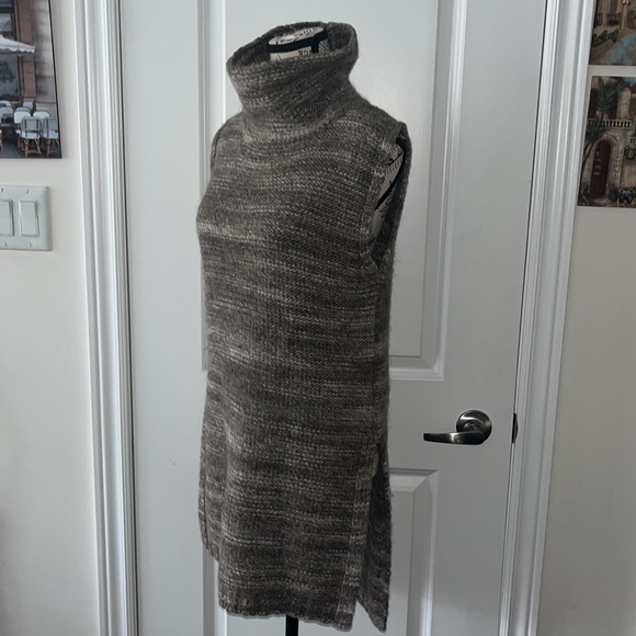 Massimo Dutti Italian Yarn Gray Mock Turtleneck Vest Size Medium Sleeveless - Picture 6 of 8